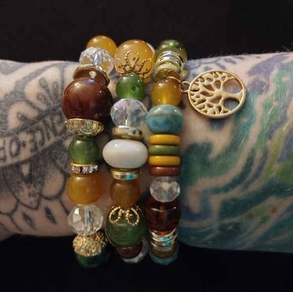 Jewelry - Multicolor Charm Beaded Bracelet Set
